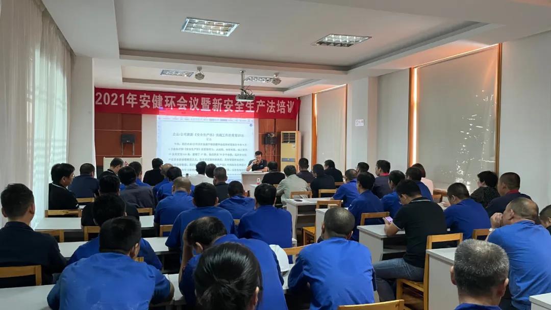 傾聽小偉人 | 澳瑪特沖床：調高起點找商場 自我加壓成“偉人”(圖2)